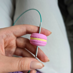 Macaron cord stopper