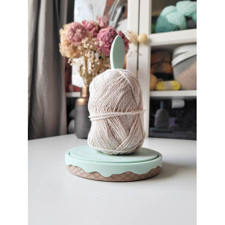 Spin Buddy Original - The yarn holder you can take everywhere!