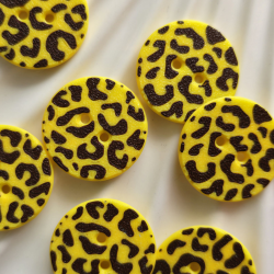 Giraffe Print Button